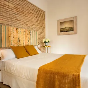 Apartment Misterhost Triana Patio De Flores, Seville
